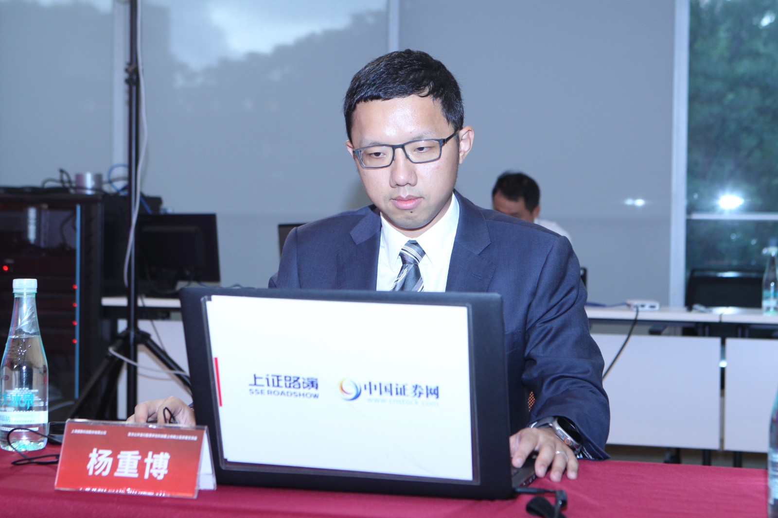 康鹏科技董事、董事会秘书、副总经理 杨重博先生 路演现场